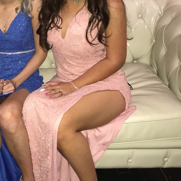 Prom dresses - Picture 1 of 4